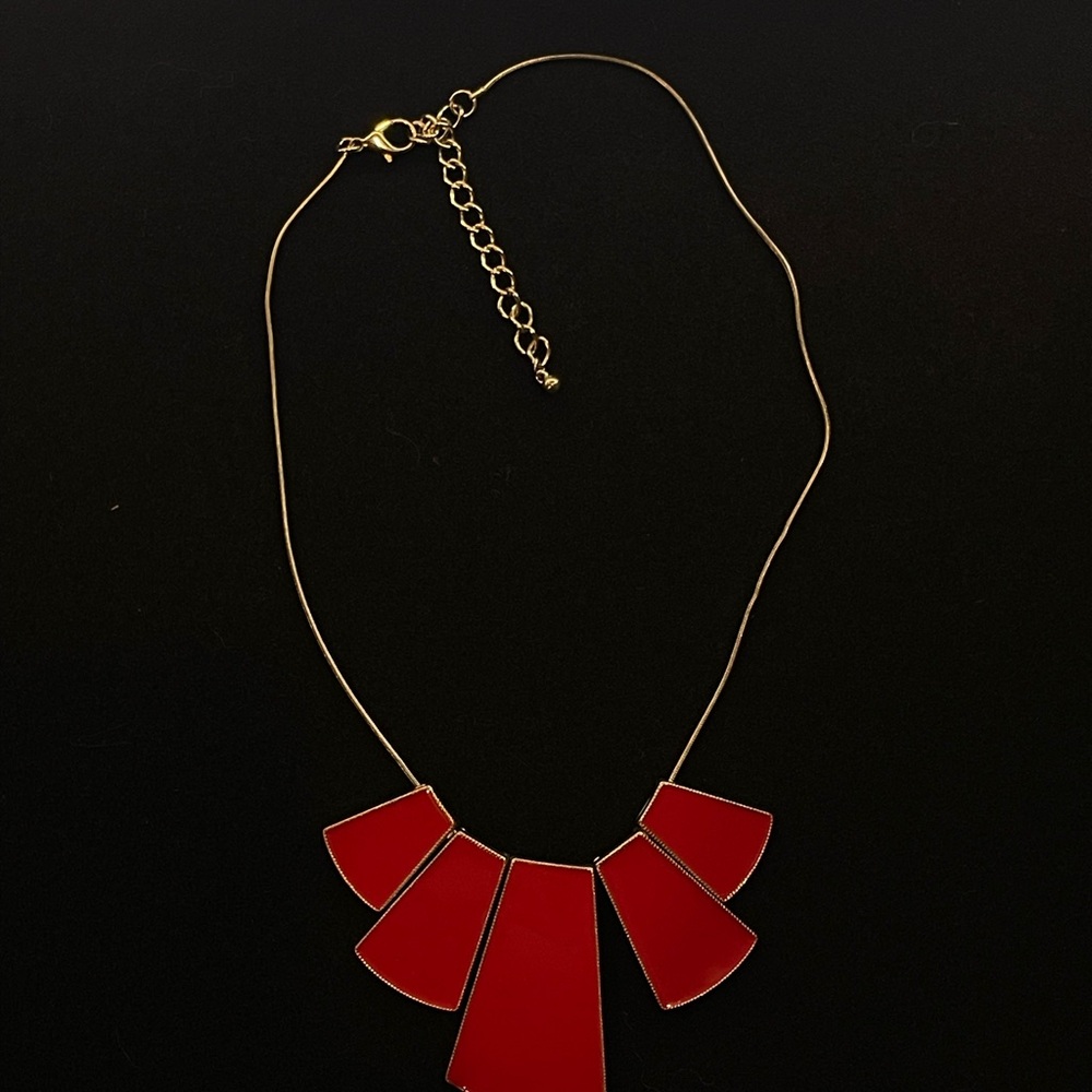 Chic Gold Necklace with Red Accents